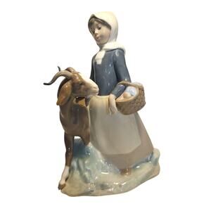 Lladro “Girl with Goat” Porcelain Figurine – Excellent Condition